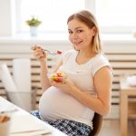 Pregnant-woman-eating-salad